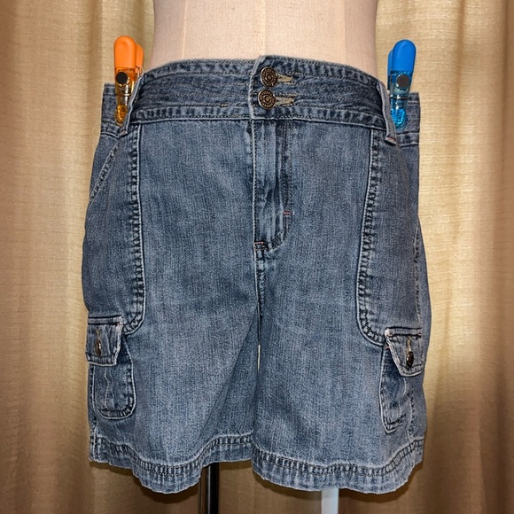 Lee VF Jeanswear Women’s Denim Blue Jean 6 Pocket Button Zip Fly Shorts Size 12M - Picture 1 of 17